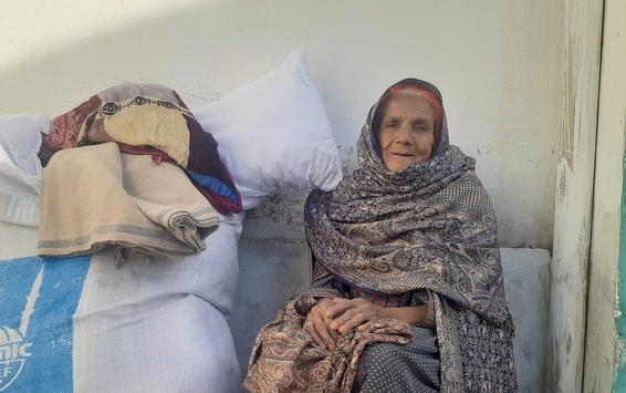 Von der Welt vergessen / Eisige Temperaturen treffen obdachlose Überlebende der Flutkatastrophe in Pakistan