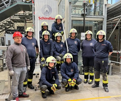 Gemeinsam für Sicherheit: Schindler Deutschland schult Freiwillige Feuerwehren im Umgang mit Aufzügen