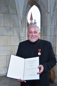 Münchner Unternehmer Robert Lübenoff erhält Bundesverdienstkreuz