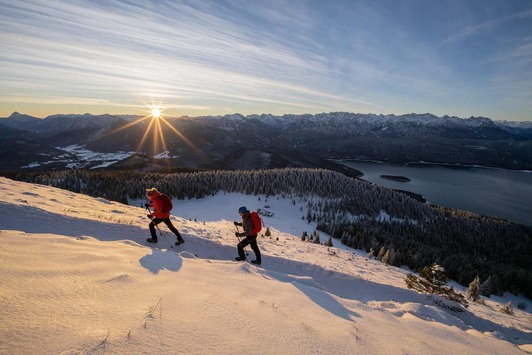 Sicher und gut vorbereitet: 8 unverzichtbare Tipps zum Winterwandern