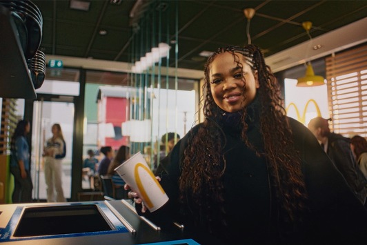 You are so beautiful: Sängerin Zoe Wees lässt für McDonald’s einen bekannten Songklassiker wieder aufleben