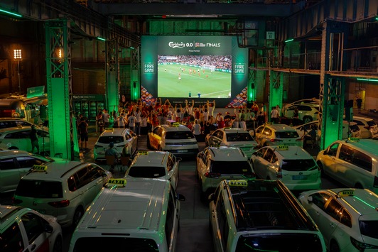 Eine unvergessliche Fahrt? Probably. / Carlsberg organisiert die perfekte Fahrt, um Taxifahrer:innen während der UEFA Nations League Finals(TM) 2025 zu überraschen