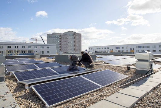 Klimaneutraler Strom für 75.400 Wohnungen: HOWOGE baut Bestand an Photovoltaik-Anlagen massiv aus