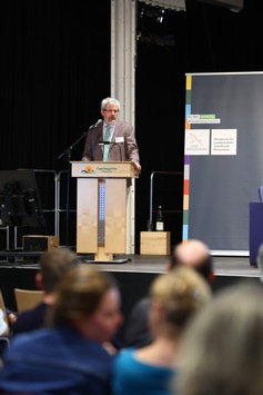 PRESSEMITTEILUNG: Klimaschutzminister Vogel erläutert auf Plenarveranstaltung der Nachhaltigkeitsplattform Stand des Klimaplans Brandenburg