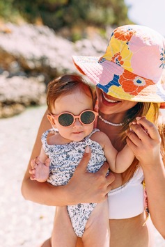 Tipp: Wann Ihr Baby eine Sonnenbrille braucht