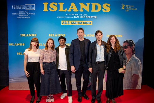 ISLANDS / Sommerliche Premiere in Köln
