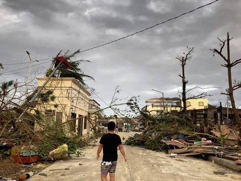 Nothilfe nach Taifun Rai – Help verteilt Hilfspakete