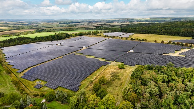 In Mühlhausen: Inbetriebnahme des größten Solarparks von LichtBlick liefert Grünstrom für über 13.000 Haushalte