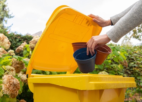 <div>Wohin mit Abfällen? Tipps für die Herbstsaison im Garten / Gebrauchte Pflanztöpfe, ausgediente Gartengeräte & Co. umweltfreundlich entsorgen</div>