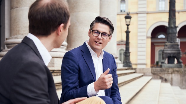 Johannes Huber von der HUBER LEX - Kanzlei für Immobilienrecht: Vertragsbedingungen beim Immobilienverkauf - 5 Dinge, auf die Sie unbedingt achten sollten