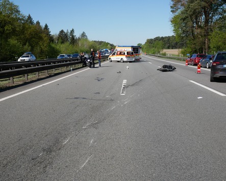 POL-ROW: ++ Verkehrsunfall auf BAB 1 - zwei Motorradfahrer schwer verletzt ++ ++ Verkehrsunfall mit landwirtschaftlicher Maschine - Güllefass auf Abwegen ++ ++ Sicherstellung nach nächtlicher Ruhestörung ++