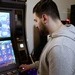 Sebastian (32) am Spielautomat. Weiterer Text über ots und www.presseportal.de/nr/6605 / Die Verwendung dieses Bildes ist ...