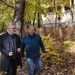 Florian S. (l.) erzählt Dietrich Grönemeyer beim gemeinsamen Spaziergang, wie sich seine Wertvorstellungen mit den Schulden ...